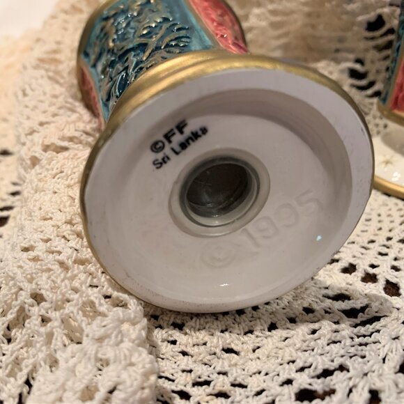 Fitz and Floyd Christmas Salt and Pepper Shakers - Picture 3 of 8